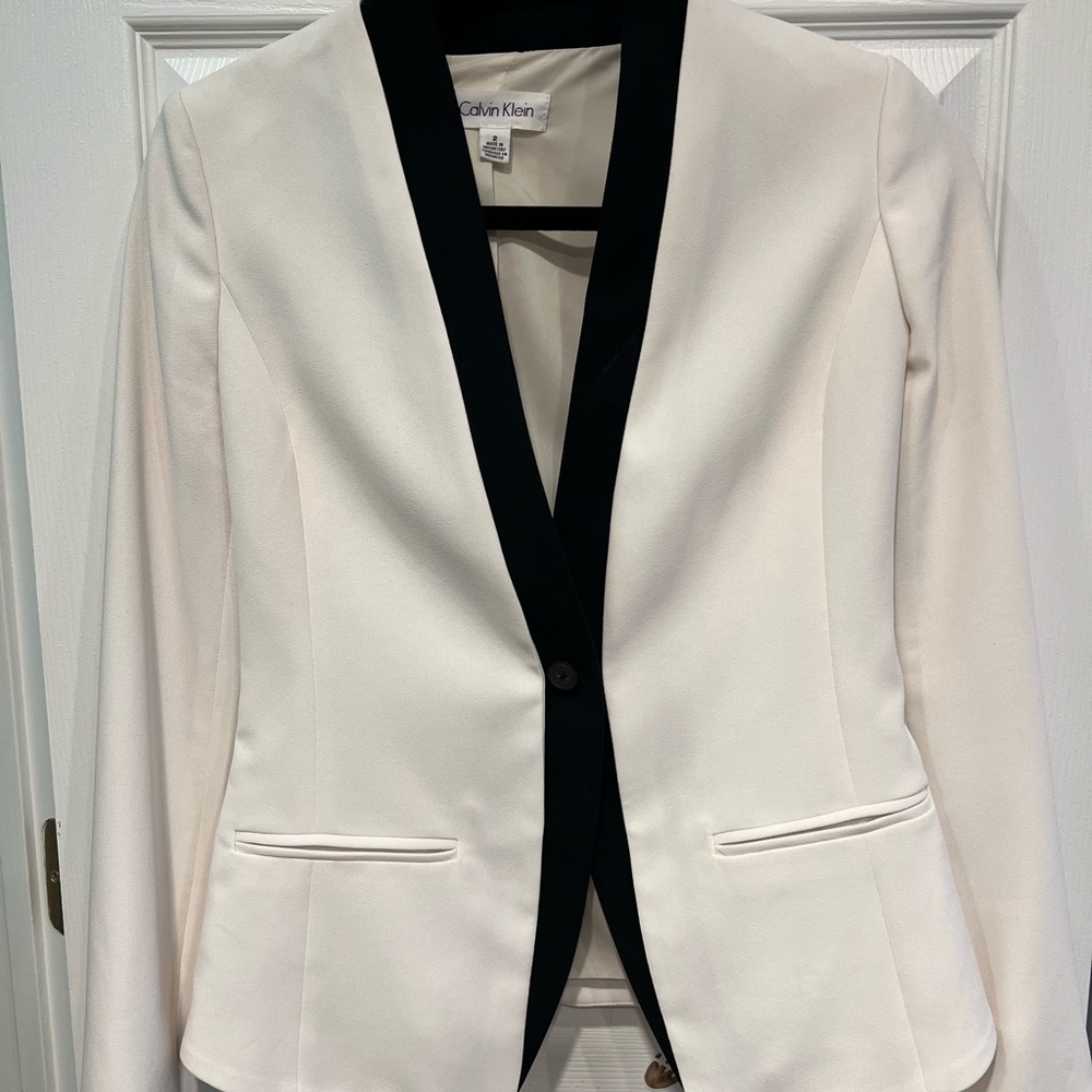 Calvin Klein Women's Cream and Black Blazer